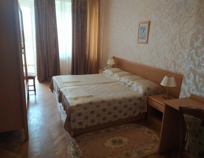 Джуниор сюит 2-местный 2-комнатный с балконом и душем №201,301 корпус 2 - Санаторий «Первомайский» Евпатория