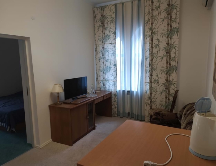 Джуниор сюит 4-местный 3-комнатный без балкона №4 Восток корпус 2 - Санаторий «Первомайский» Евпатория