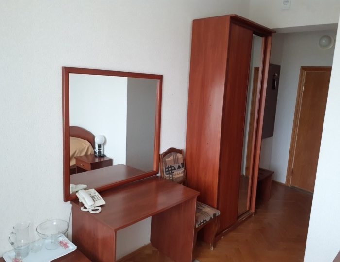 Стандарт 1-местный 1-комнатный с балконом и душем ЮГ корпус 1 - Санаторий «Первомайский» Евпатория