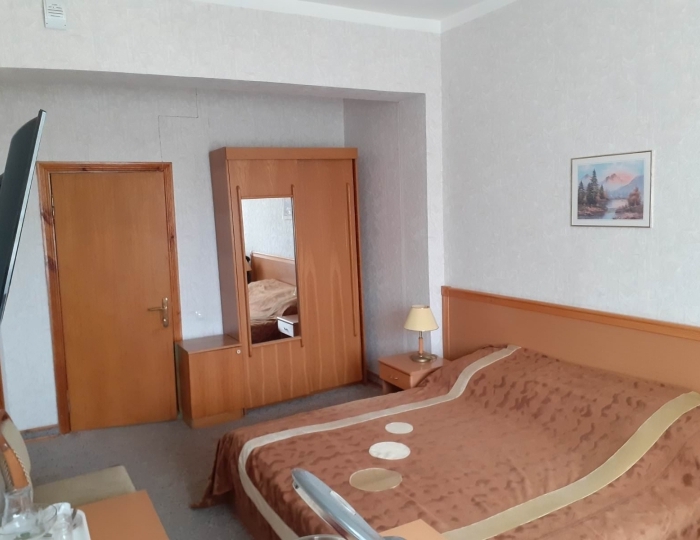 Стандарт 2-местный 1-комнатный с балконом и ванной ЮГ корпус 1 - Санаторий «Первомайский» Евпатория