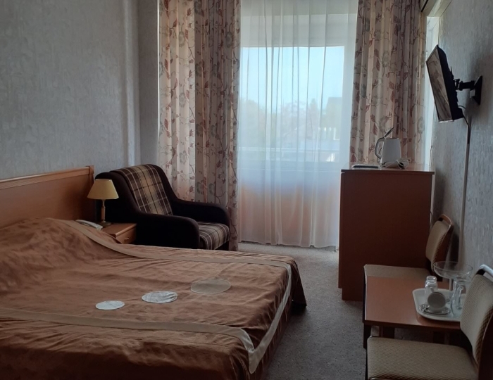 Стандарт 2-местный 1-комнатный с балконом и ванной ЮГ корпус 1 - Санаторий «Первомайский» Евпатория