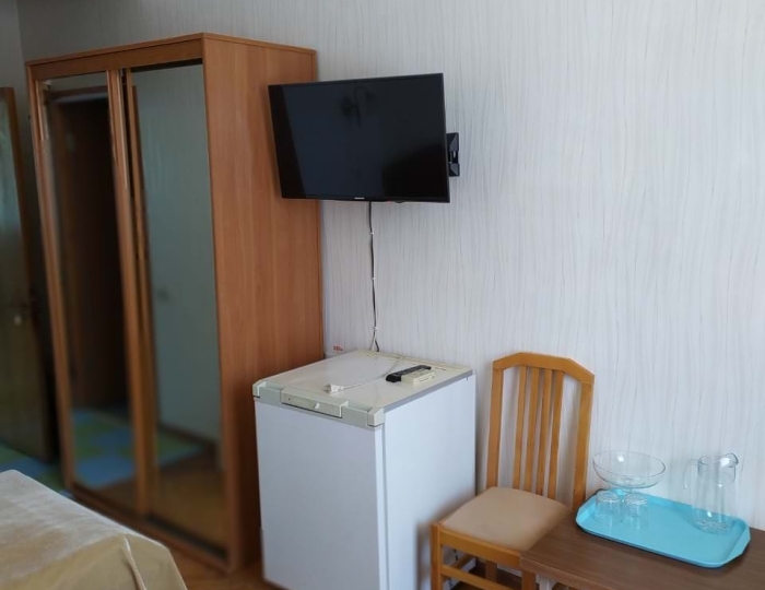 Стандарт 2-местный 1-комнатный с балконом и душевой кабиной Юг корпус 1 - Санаторий «Первомайский» Евпатория