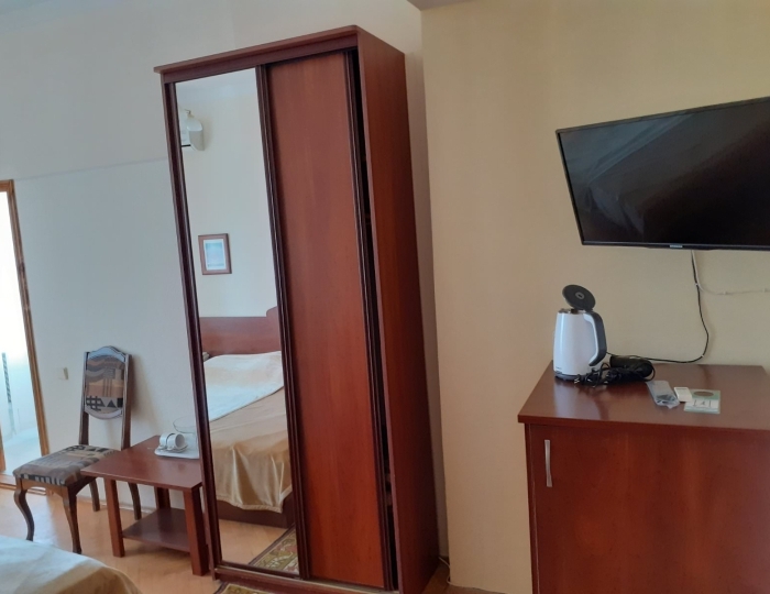 Стандарт 2-местный 1-комнатный с длинным балконом и ванной Юг корпус 1 - Санаторий «Первомайский» Евпатория