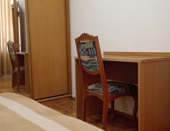 Стандарт 2-местный 2-комнатный без балкона с ванной 1 этаж ЮГ корпус 1 - Санаторий «Первомайский» Евпатория